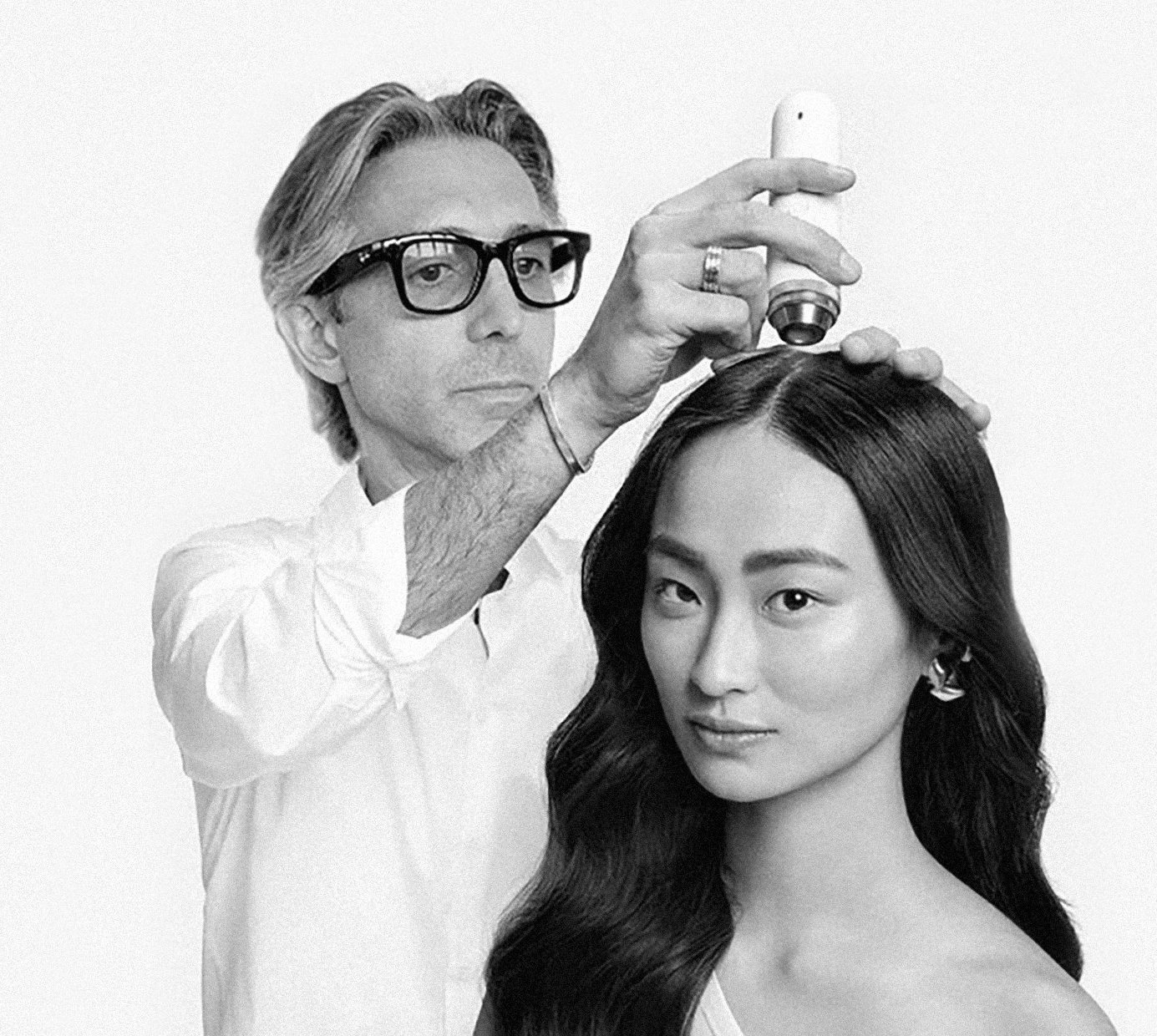 KSCAN device analyzing a woman’s scalp